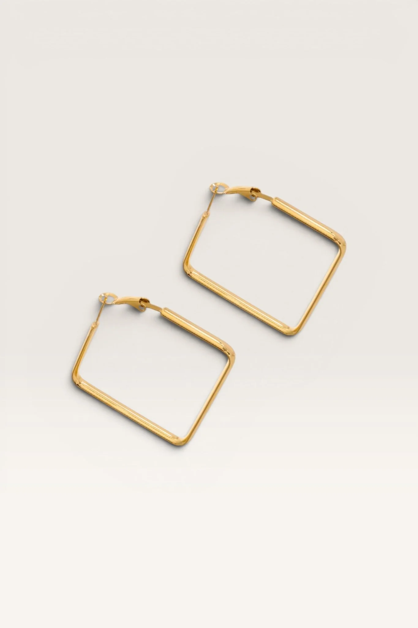 True Form Earring - Image 4