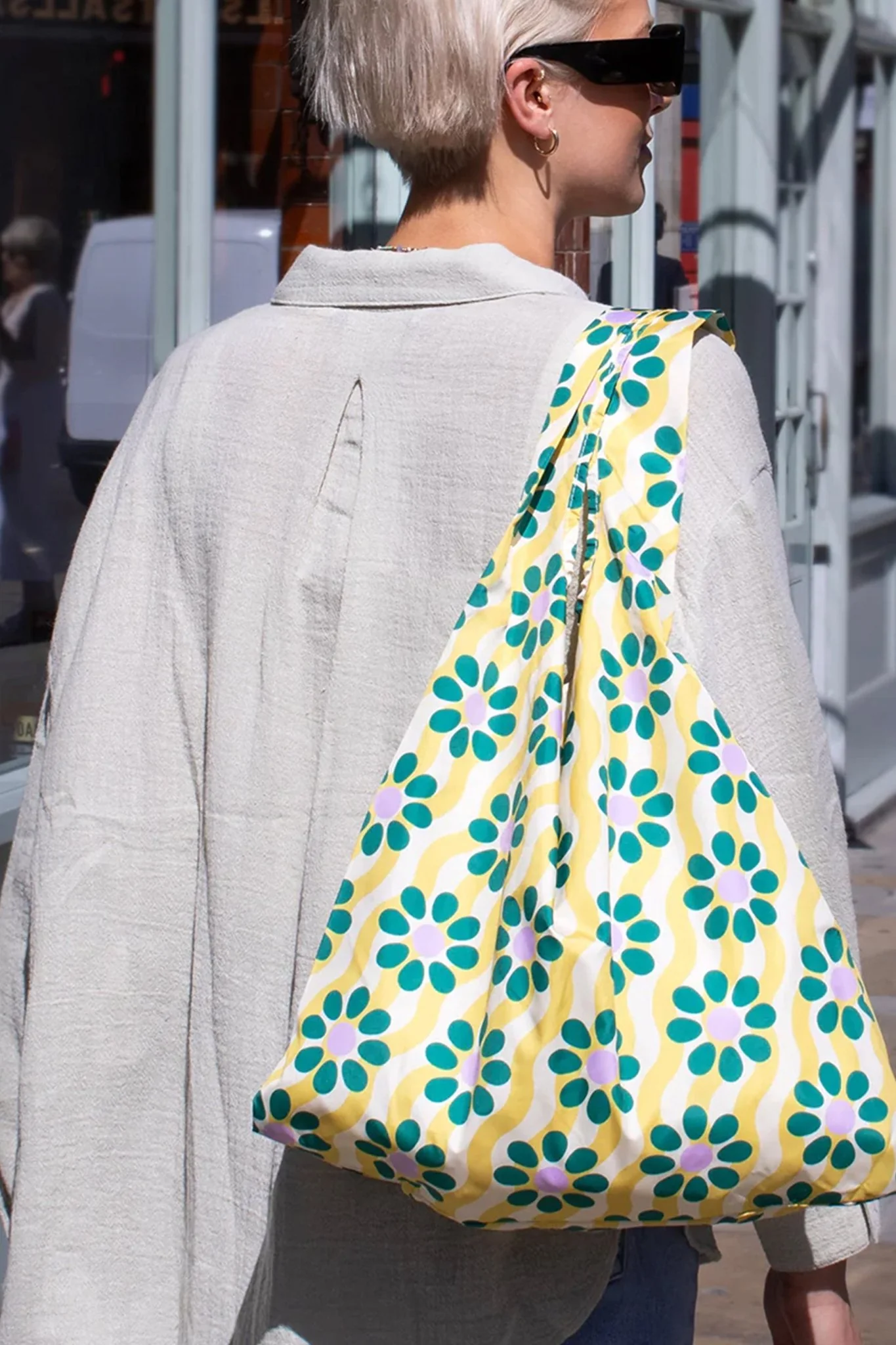 Wavy Daisy Reusable Bag - Image 4